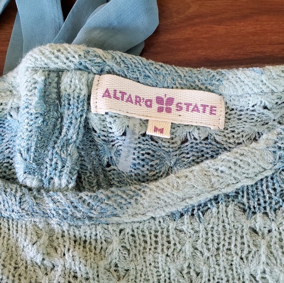 Beautiful Altar'd State, Ladies Long Sleeve Sweater, Striped, Lace, Ribbon Back - Picture 2 of 7